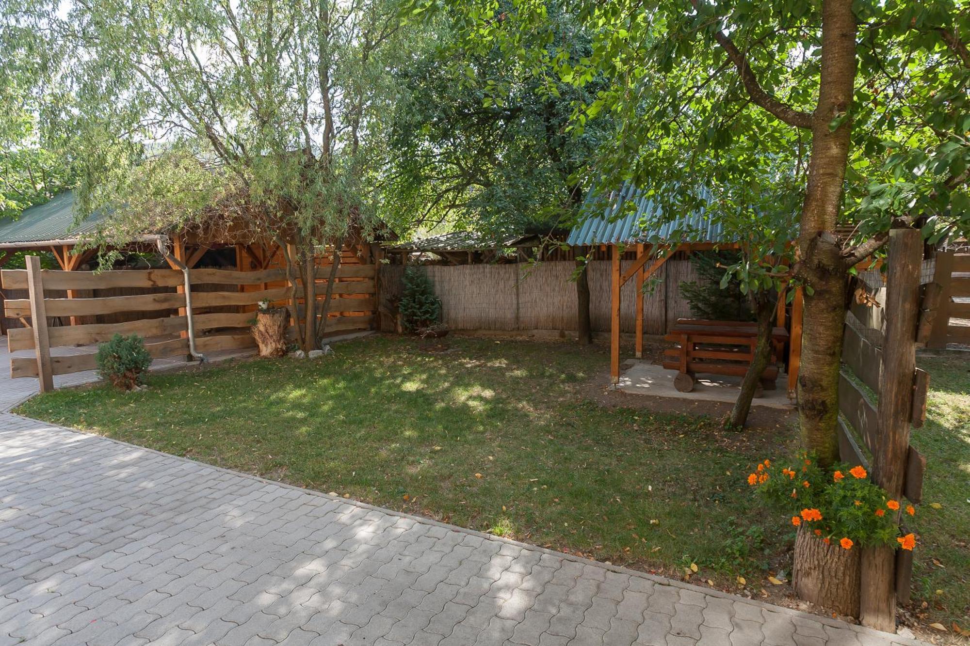 Paratlan Apartmanhaz Szilvásvárad Exterior foto